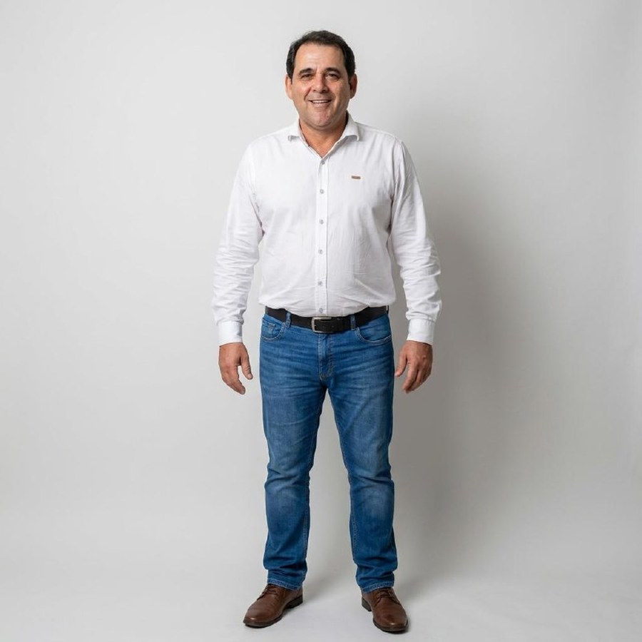 Professor Wesley Freire, retrato de corpo inteiro